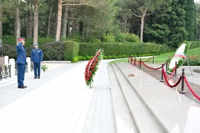 Azərbaycan və BƏƏ HHQ komandanları görüşdü