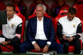 Məşhur futbolçudan Maurinyonu ifşaladı - \"O, hər gecə...\"