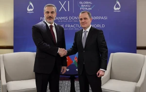 Ceyhun Bayramov Hakan Fidanla müzakirə apardı
