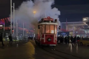 Taksimin məşhur tramvayında yanğın baş verdi