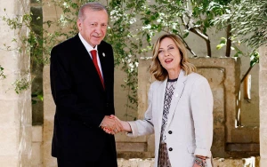 Ərdoğan Meloniyə siqareti tərgirməyi tövsiyə etdi
