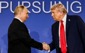 Tramp və Putin telefon danışığı aparır