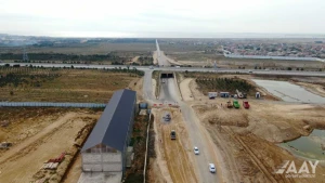 Zığ dairəsi–Hava Limanı yoluna birləşdirən yanaşma yolları tikilir&nbsp; -&nbsp;VİDEO/FOTO