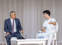 Anar Bağırov Dünya Məktəbinin şagirdləri ilə görüşdü - Fotolar