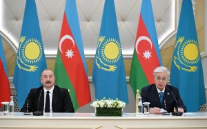 İlham Əliyev Tokayevi Azərbaycana dəvət etdi