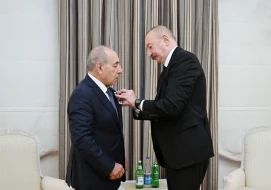 Prezident Eyyubova “İstiqlal” ordenini təqdim etdi - FOTOLAR