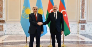 İlham Əliyev Tokayevi təbrik etdi