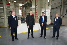 Prezident Sabirabadda pambıq emalı zavodunun fəaliyyəti ilə tanış olub - FOTOLAR