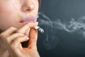 Siqaret çəkən qadınlara bəd xəbər