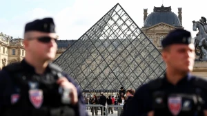 Dünyaca məşhur muzeydə 7 dəqiqəlik oğurluq - Həbs olundular