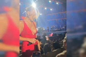 Röyanın konsertində \"Qalatasaray\"ın oyununu izləyirmiş - ŞOK VİDEO