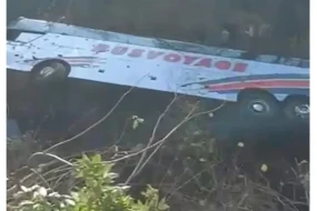 Ermənistanda avtobus qəzası- 18 nəfər xəsarət aldı