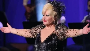 Məşhur müğənni xəstəxanalıq oldu - FOTO