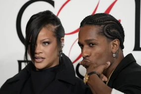 Rihanna üçüncü uşaqdan sonra qırmızı xalıda - FOTO