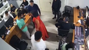 Aşıq Telli ARB-nin əməkdaşına hücum etdi - ANBAAN VİDEO