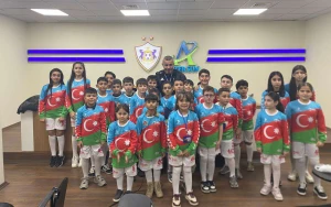 Qurban Qurbanov şəhid övladları ilə - FOTO