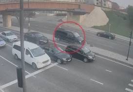 Bakıda yol qəzası: Piyada son anda xilas oldu - VİDEO