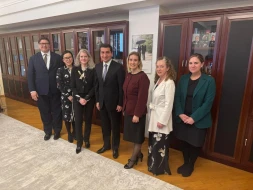 Hikmət Hacıyev Elison Hukerin rəhbərlik etdiyi nümayəndə heyəti ilə görüşdü