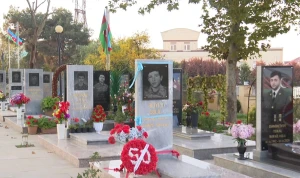 Bakıda 2 şəhidin məzarı qarət edildi - VİDEO