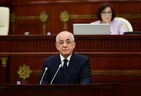 Baş nazir Milli Məclisə gəldi