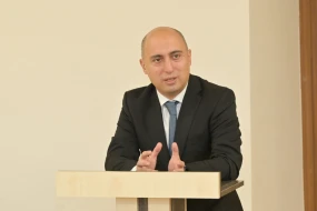 “Bütün ölkədə saathesabı işləyən bircə müəllimlərdir”