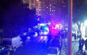 Yanğına görə bu küçədə hərəkət məhdudlaşdırıldı - FOTO