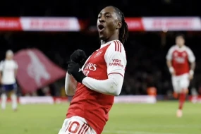 \"Arsenal\" \"Tottenhem\"i darmadağın etdi