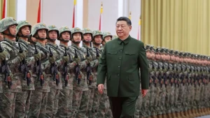 Çin ordusunda gərgin vəziyyət - Yüzlərlə general işdən çıxarıldı