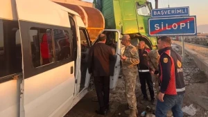 Məktəb avtobusu tankerlə toqquşdu - Xəsarət alanlar var