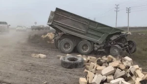 Bakı-Qazax yolunda ağır QƏZA: 2 \"KamAZ\" toqquşdu - VİDEO