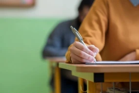 Hakim olmaq istəyənlər imtahan verdi