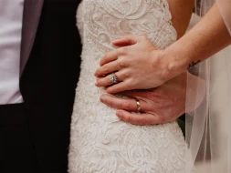 Toyda gəlinin bəyə sərt reaksiyası GÜNDƏM OLDU 