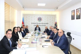 Bir vəkilə xəbərdarlıq edildi - Biri isə cərimələndi