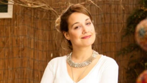 Məşhur türk aktrisa uşaqlıq fotosunu paylaşdı - Görənlər təəccübləndi