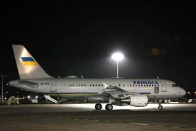 Zelenskinin təyyarəsini naməlum dronlar izləyib