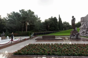 Daxili İşlər Nazirliyinin şəxsi heyəti Heydər Əliyevin məzarını ziyarət etdi