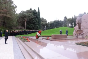 Prokurorluq əməkdaşları Fəxri Xiyabanda - FOTOLAR