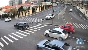 Bakıda maşın öz-özünə hərəkət etdi- ANBAAN GÖRÜNTÜLƏR