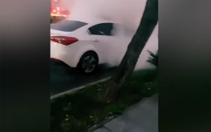 Bakıda avtomobil yandı - VİDEO