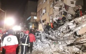 Tehranda yaşayış binası çökdü