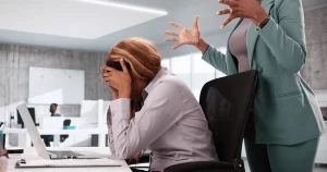 Sevgilisinin arvadı ilə üz-üzə gəldi - İş yerində təhqir etdi