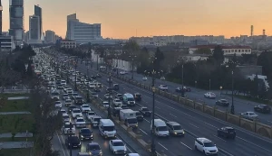 Bakının bəzi küçələrində tıxac var - SİYAHI