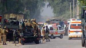 Pakistanda polis maşınına hücum - Ölənlər var&nbsp;