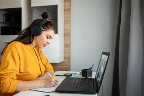 Evdən işləmək qanunla mümkün olacaq