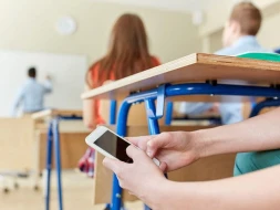 Fransada 15 yaşından kiçiklərə sosial şəbəkə qadağası