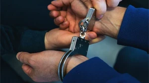 Bakıda atasının telefonunu oğurlayıb satan gənc həbs olundu