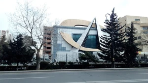 Tanınmış aparıcı \"Space TV\"dən getdi - FOTO