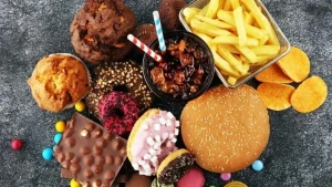 İngiltərədə bəzi qidaların reklamı qadağan edildi