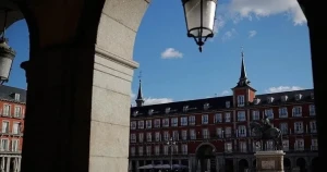 Kilsə bu şəxslərə pul ödəyəcək - İspaniyada tarixi ilk