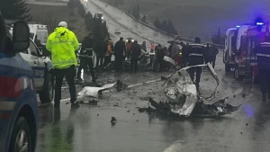 Avtobusla avtomobil toqquşdu - Ölən və yaralananlar var